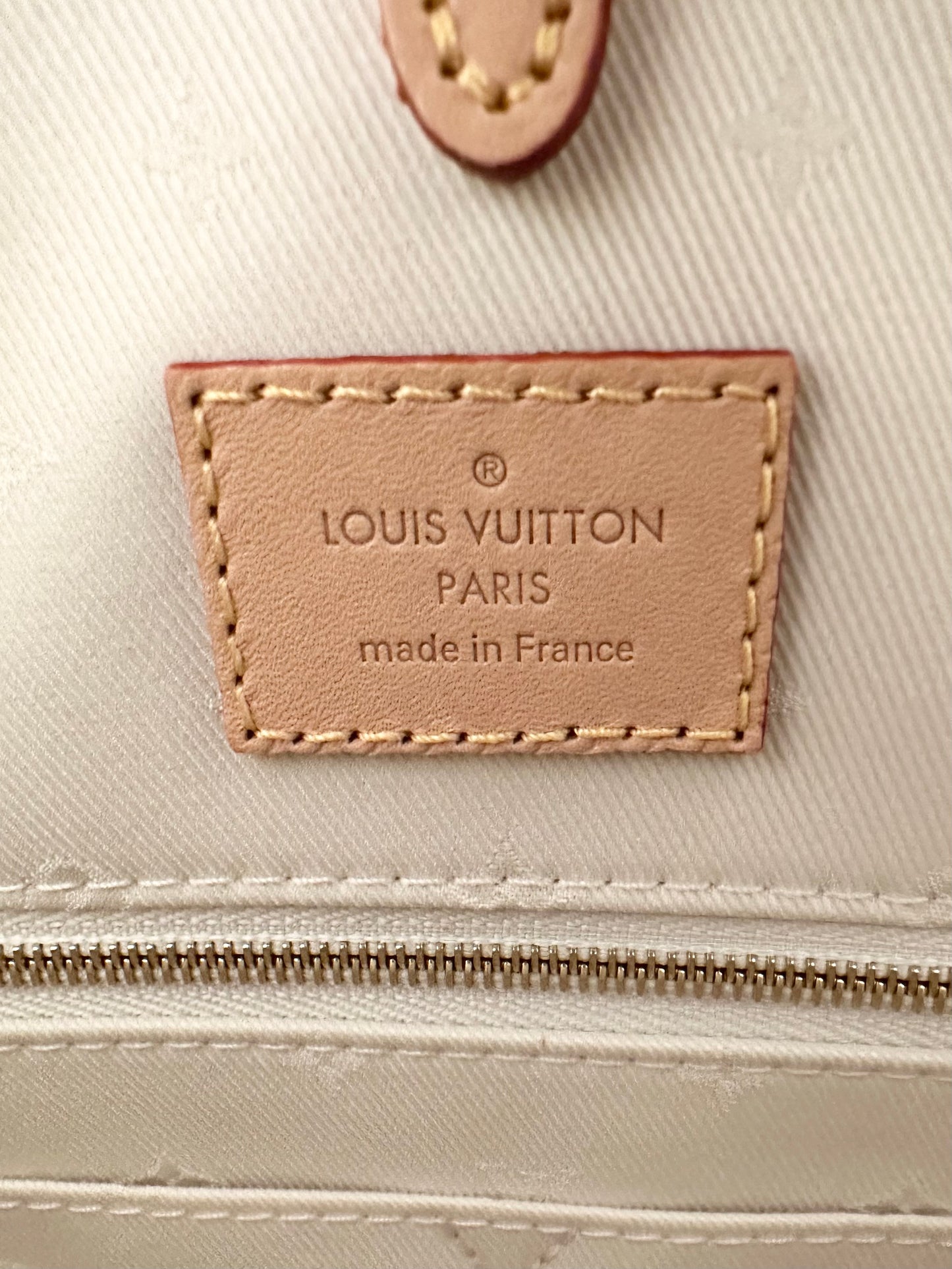 Louis Vuitton OnTheGo MM Cream Multicolor Rainbow Nautical