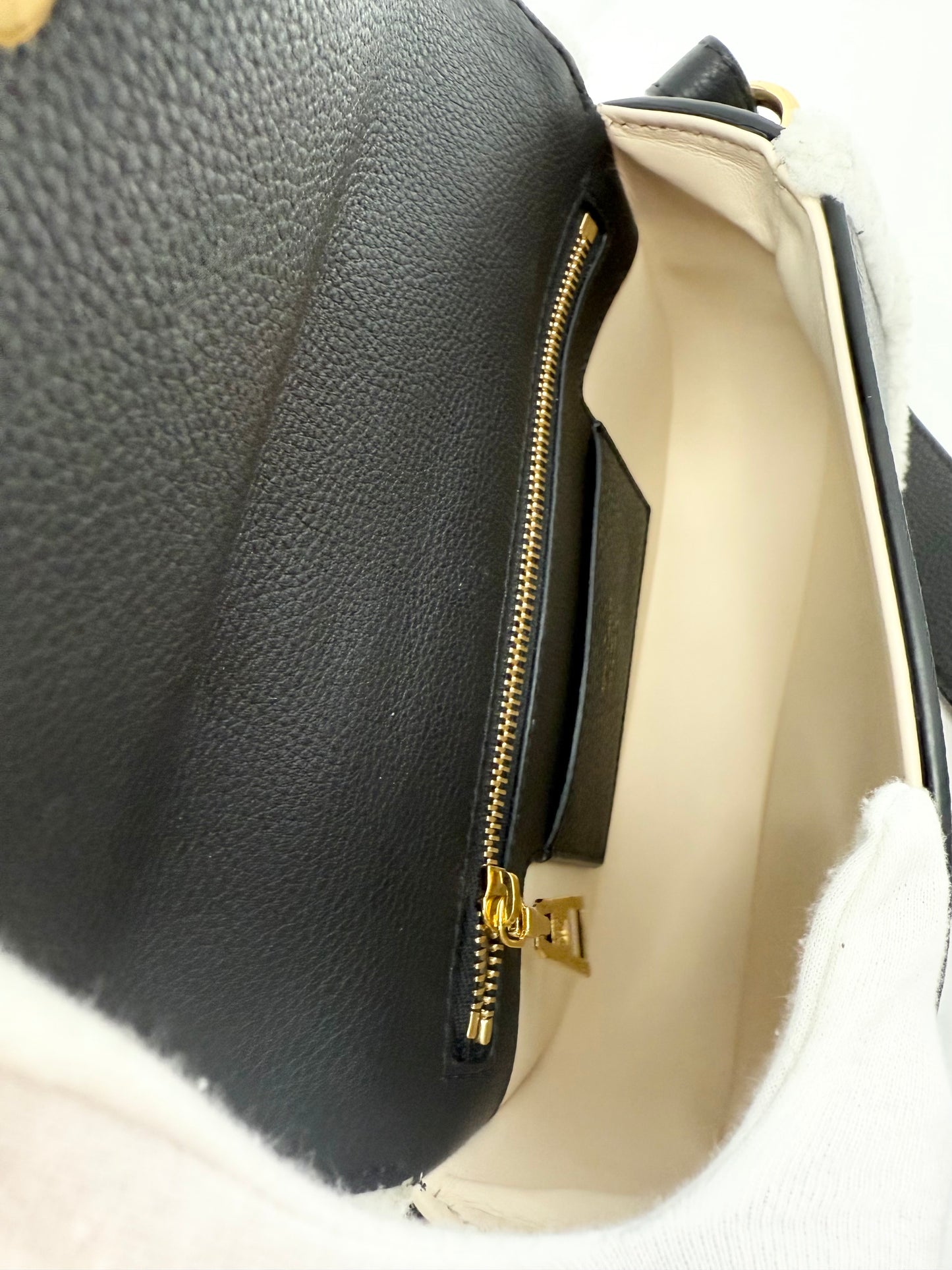 Louis Vuitton Pont 9 Soft PM Shearling Noir LV Ski Crossbody Cream Black