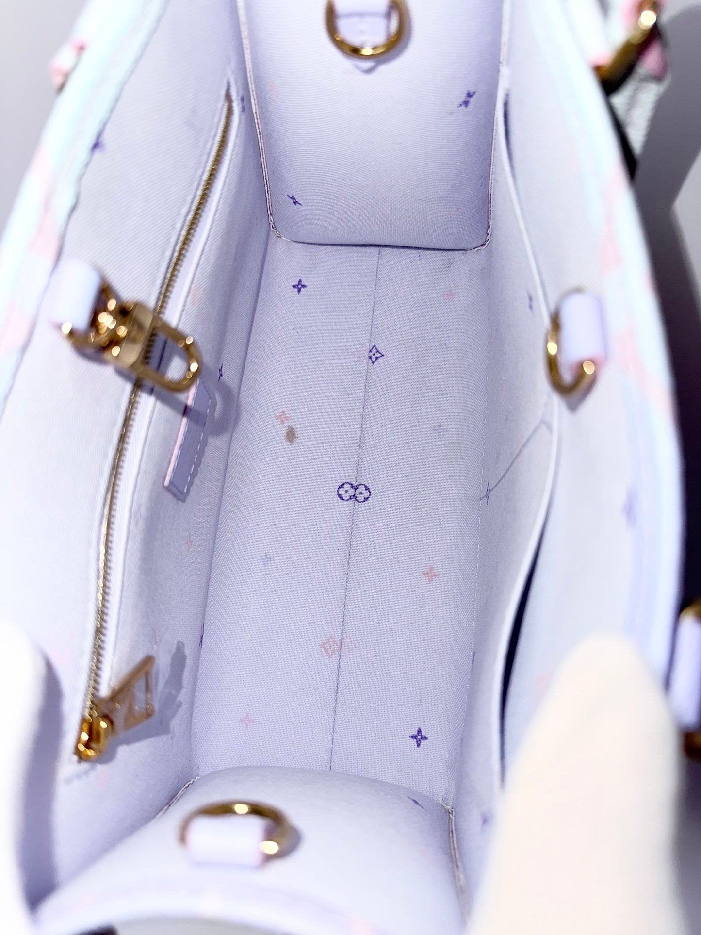 Louis Vuitton Monogram Giant Spring In The City OnTheGo PM Sunrise Pastel