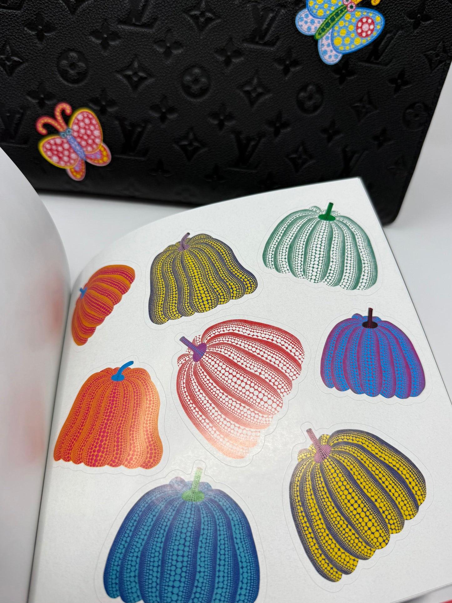 Louis Vuitton Yayoi Kusama OnTheGo MM Empreinte Black Flowers Butterflies