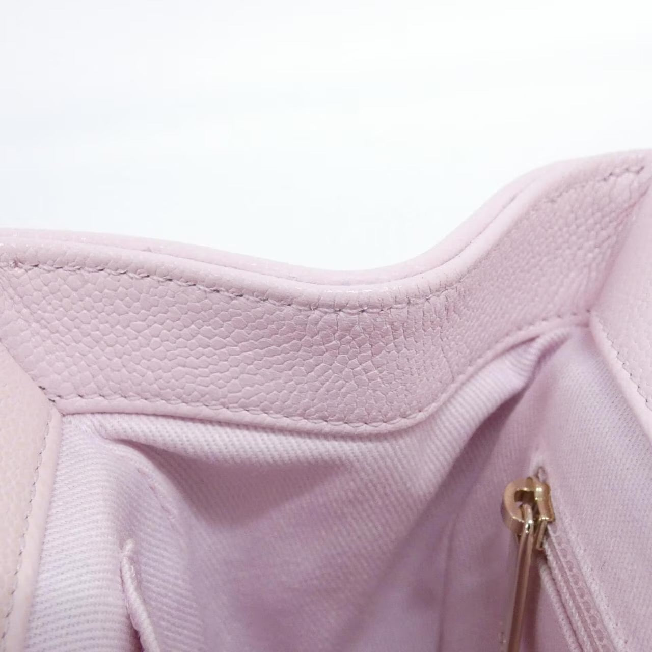 CHANEL Caviar Quilted Medium Business Affinity Flap Light Sakura Rose Pink