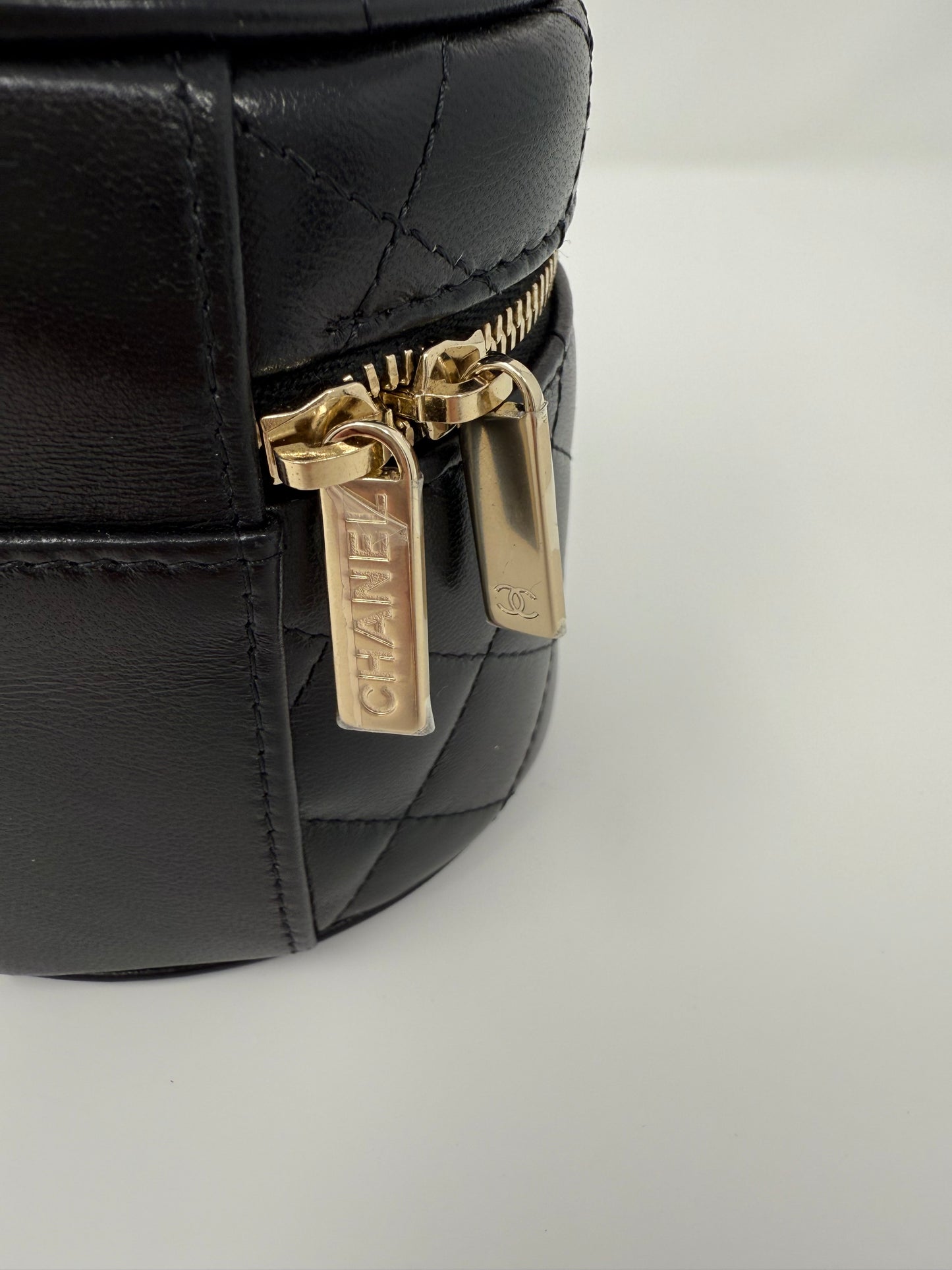 CHANEL Quilted Lambskin Ruched Handle Mini Vanity Case Black