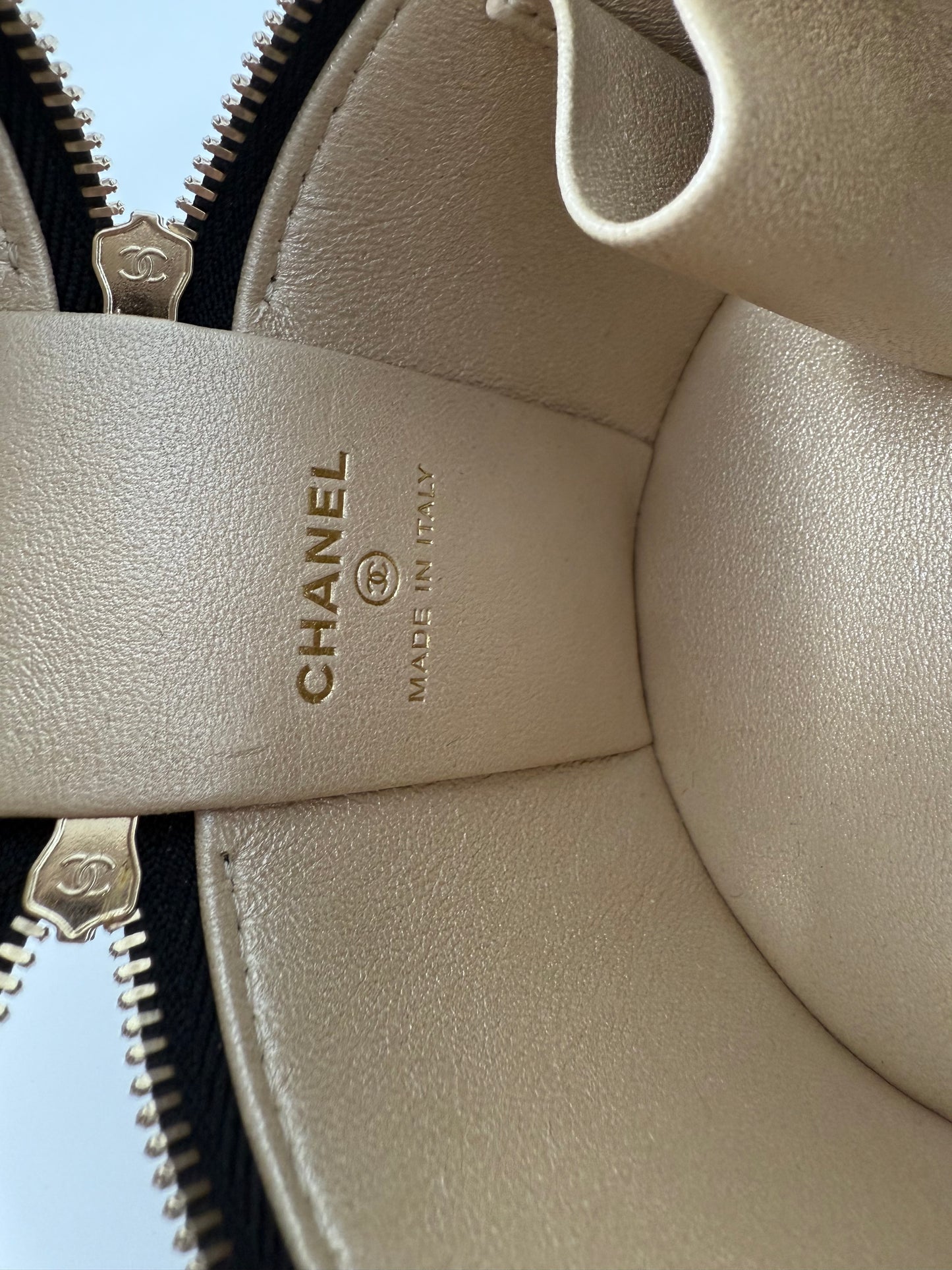 CHANEL Quilted Lambskin Ruched Handle Mini Vanity Case Black