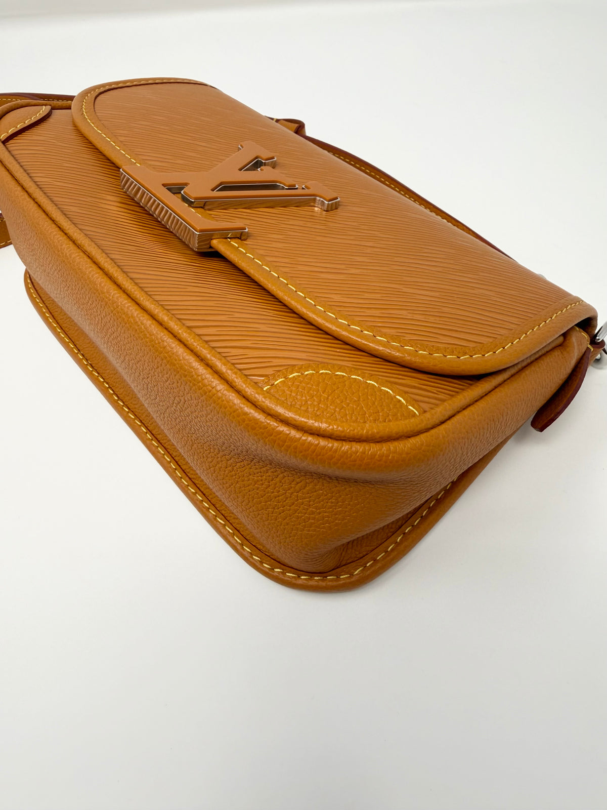 Louis Vuitton Buci Gold Honey Cognac Brown Epi Leather Shoulder Crossbody