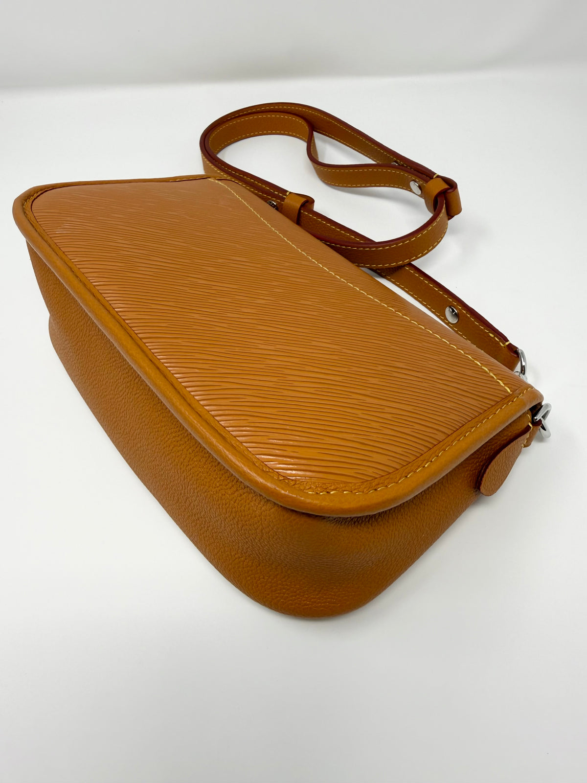 Louis Vuitton Buci Gold Honey Cognac Brown Epi Leather Shoulder Crossbody