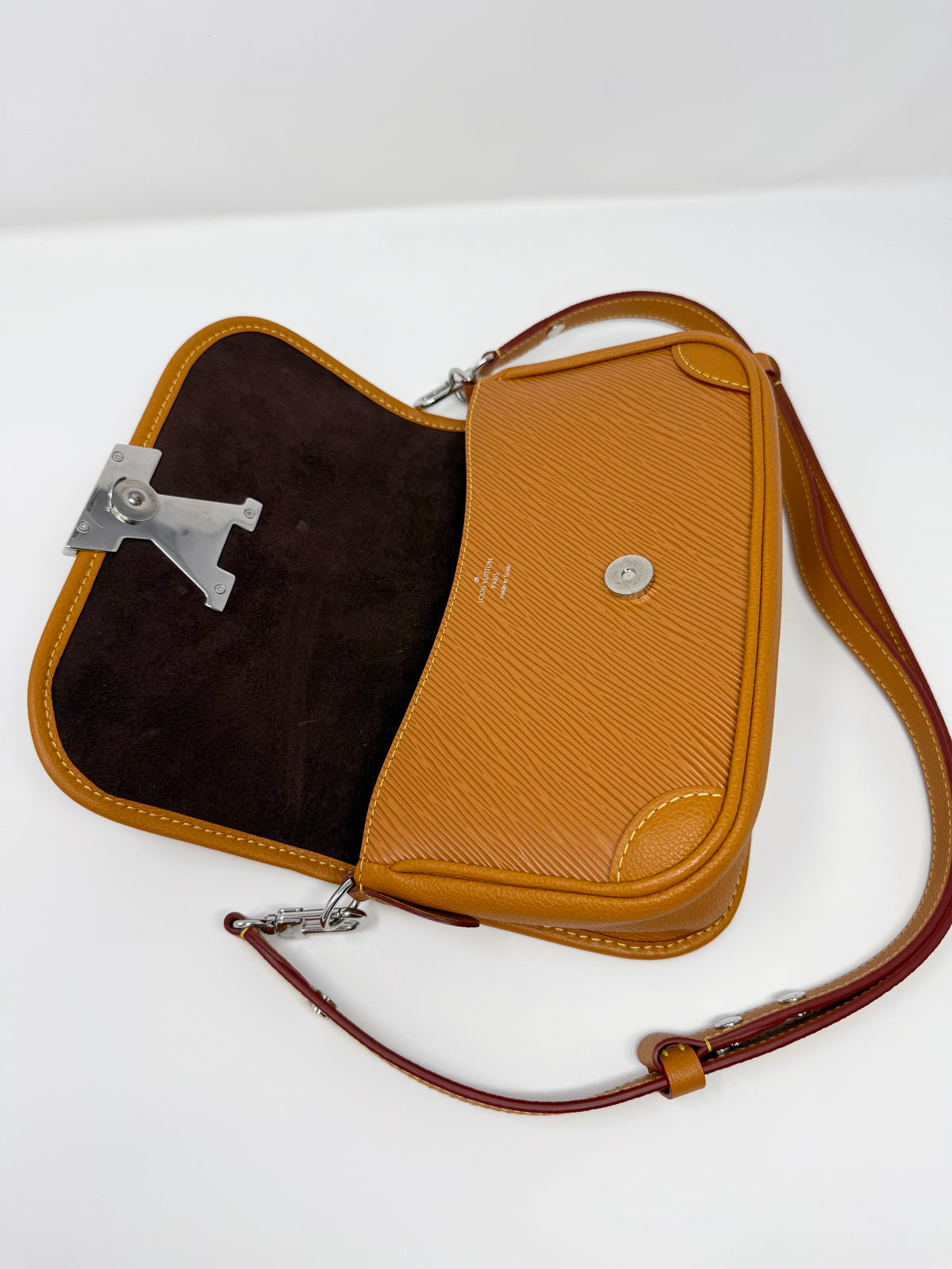 Louis Vuitton Buci Gold Honey Cognac Brown Epi Leather Shoulder Crossbody