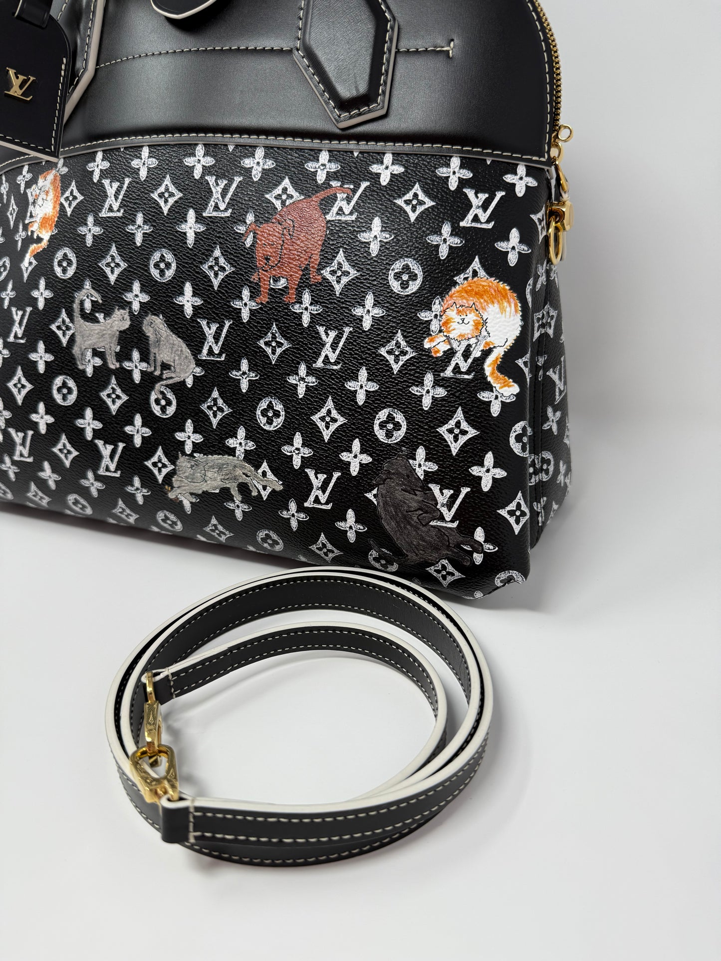 Louis Vuitton Grace Coddington Catogram Alma Souple Black