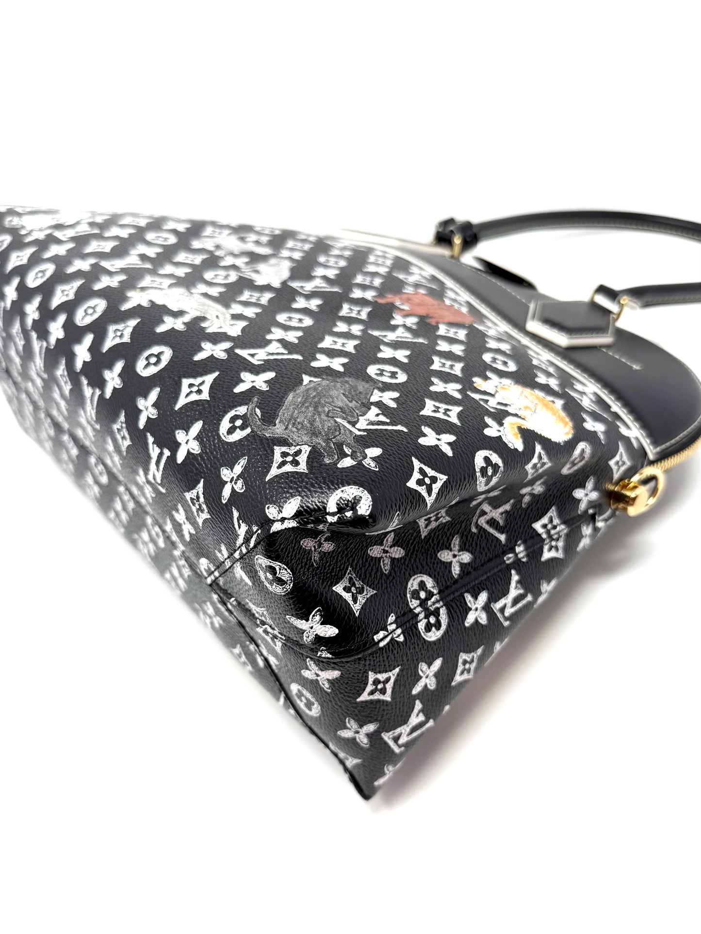 Louis Vuitton Grace Coddington Catogram Alma Souple Black