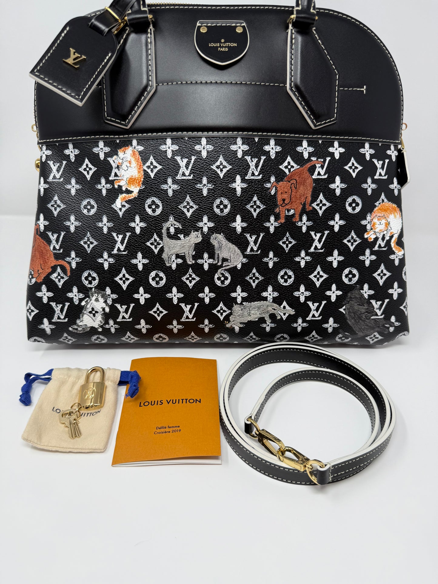 Louis Vuitton Grace Coddington Catogram Alma Souple Black